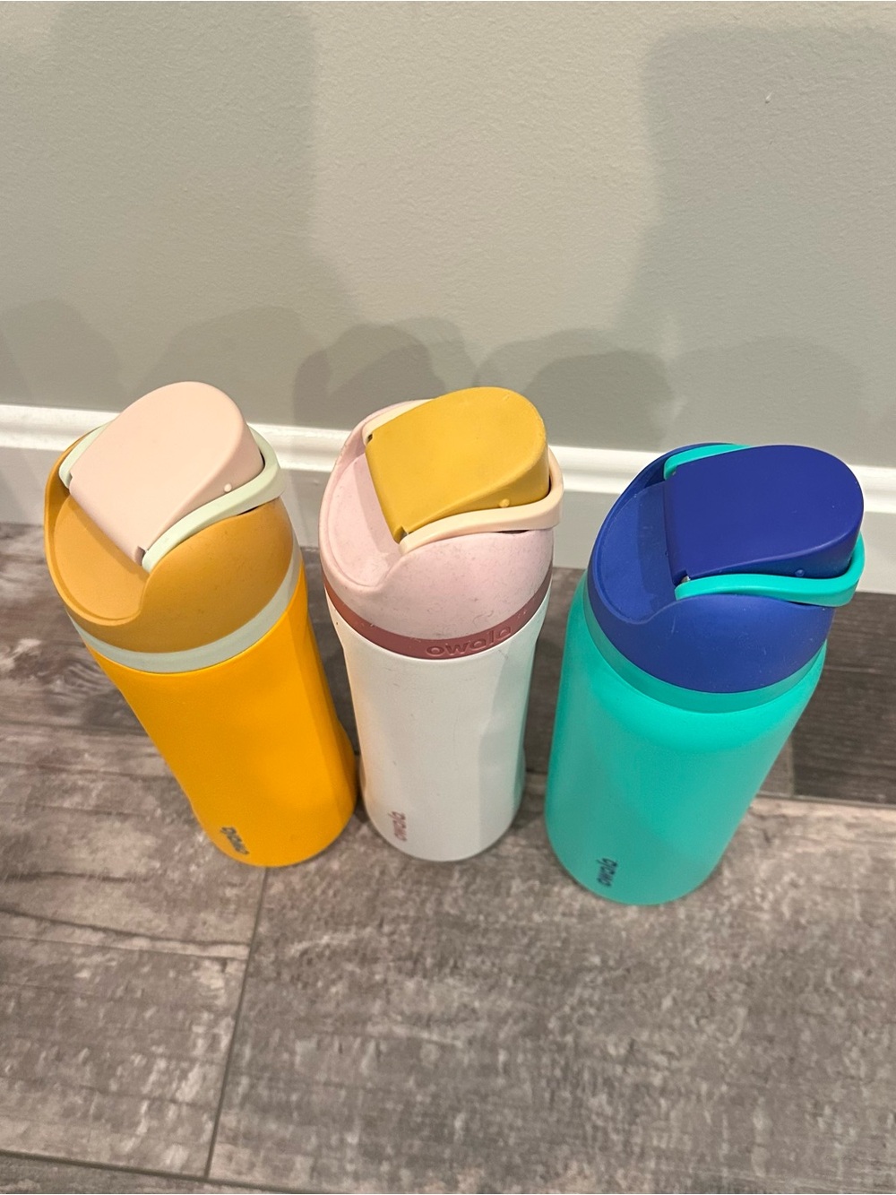 Lot of 3 Owala FreeSip Water bottles, 2x 24 oz and 1x 32 oz good used condition - Picture 2 of 12